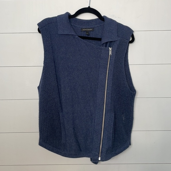 Banana Republic Sweaters - Banana Republic Assymetrical Zip Sweater Vest L